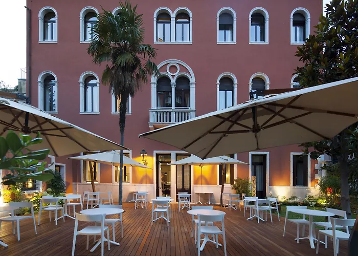 מלון Palazzo Barocci 4*