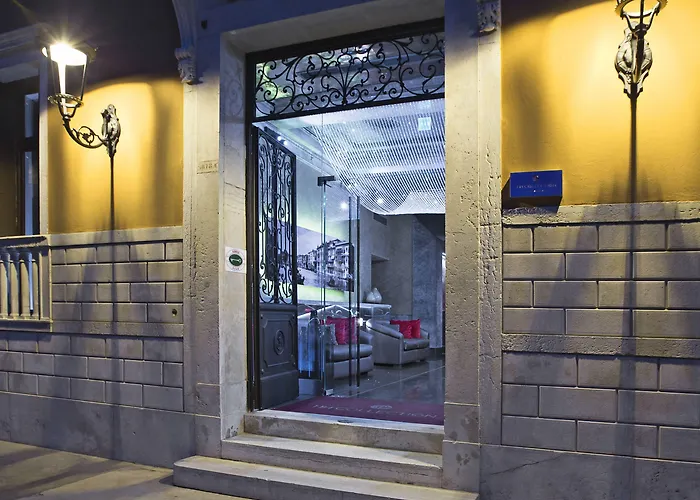 Palazzo Barocci מלון 4*